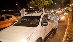 Foto de la galería: Caravana y celebración albiceleste en la costanera posadeña