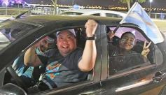 Foto de la galería: Caravana y celebración albiceleste en la costanera posadeña