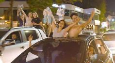 Foto de la galería: Caravana y celebración albiceleste en la costanera posadeña