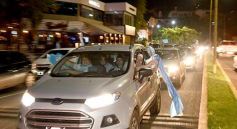 Foto de la galería: Caravana y celebración albiceleste en la costanera posadeña