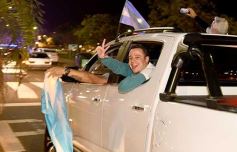 Foto de la galería: Caravana y celebración albiceleste en la costanera posadeña