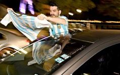 Foto de la galería: Caravana y celebración albiceleste en la costanera posadeña