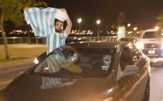 Foto de la galería: Caravana y celebración albiceleste en la costanera posadeña