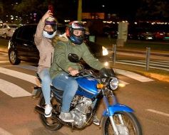 Foto de la galería: Caravana y celebración albiceleste en la costanera posadeña