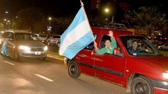 Foto de la galería: Caravana y celebración albiceleste en la costanera posadeña