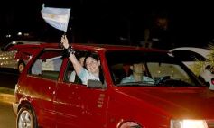 Foto de la galería: Caravana y celebración albiceleste en la costanera posadeña