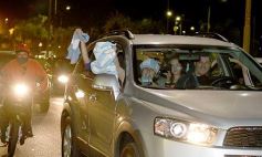 Foto de la galería: Caravana y celebración albiceleste en la costanera posadeña