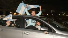 Foto de la galería: Caravana y celebración albiceleste en la costanera posadeña