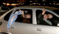 Foto de la galería: Caravana y celebración albiceleste en la costanera posadeña