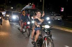 Foto de la galería: Caravana y celebración albiceleste en la costanera posadeña