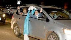 Foto de la galería: Caravana y celebración albiceleste en la costanera posadeña