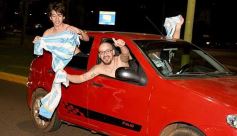 Foto de la galería: Caravana y celebración albiceleste en la costanera posadeña