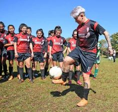 Foto de la galería: Bienvenida y distinción a representantes misioneras del fútbol femenino nacional