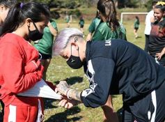 Foto de la galería: Bienvenida y distinción a representantes misioneras del fútbol femenino nacional