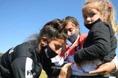 Foto de la galería: Bienvenida y distinción a representantes misioneras del fútbol femenino nacional