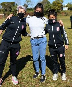 Foto de la galería: Bienvenida y distinción a representantes misioneras del fútbol femenino nacional
