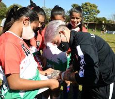Foto de la galería: Bienvenida y distinción a representantes misioneras del fútbol femenino nacional