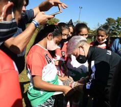 Foto de la galería: Bienvenida y distinción a representantes misioneras del fútbol femenino nacional