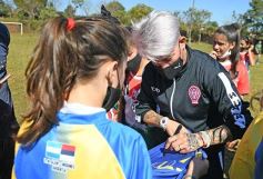 Foto de la galería: Bienvenida y distinción a representantes misioneras del fútbol femenino nacional