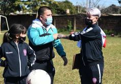 Foto de la galería: Bienvenida y distinción a representantes misioneras del fútbol femenino nacional