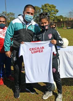 Foto de la galería: Bienvenida y distinción a representantes misioneras del fútbol femenino nacional