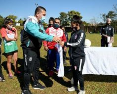 Foto de la galería: Bienvenida y distinción a representantes misioneras del fútbol femenino nacional
