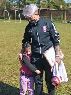 Foto de la galería: Bienvenida y distinción a representantes misioneras del fútbol femenino nacional
