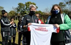Foto de la galería: Bienvenida y distinción a representantes misioneras del fútbol femenino nacional