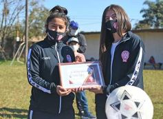 Foto de la galería: Bienvenida y distinción a representantes misioneras del fútbol femenino nacional