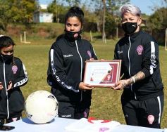 Foto de la galería: Bienvenida y distinción a representantes misioneras del fútbol femenino nacional