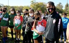 Foto de la galería: Bienvenida y distinción a representantes misioneras del fútbol femenino nacional