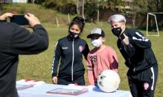 Foto de la galería: Bienvenida y distinción a representantes misioneras del fútbol femenino nacional