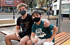 Foto de la galería: Sábado a pleno sol y disfrute en el microcentro posadeño