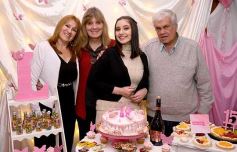 Foto de la galería: Fiesta en familia por los 15 años de Luna Guadalupe