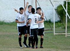 Foto de la galería: El Decano ganó y quedó como escolta de la Zona 1 del Torneo de fútbol local
