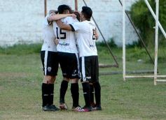 Foto de la galería: El Decano ganó y quedó como escolta de la Zona 1 del Torneo de fútbol local