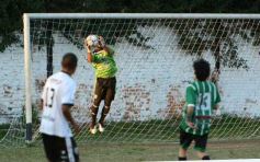 Foto de la galería: El Decano ganó y quedó como escolta de la Zona 1 del Torneo de fútbol local