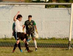 Foto de la galería: El Decano ganó y quedó como escolta de la Zona 1 del Torneo de fútbol local