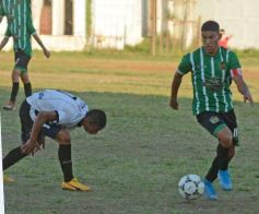 Foto de la galería: El Decano ganó y quedó como escolta de la Zona 1 del Torneo de fútbol local