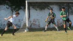 Foto de la galería: El Decano ganó y quedó como escolta de la Zona 1 del Torneo de fútbol local