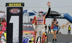Foto de la galería: Afición y celebración compartida en el cierre del TC en el Autódromo capitalino