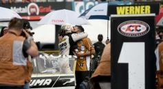 Foto de la galería: Afición y celebración compartida en el cierre del TC en el Autódromo capitalino