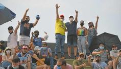 Foto de la galería: Afición y celebración compartida en el cierre del TC en el Autódromo capitalino