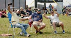 Foto de la galería: Afición y celebración compartida en el cierre del TC en el Autódromo capitalino