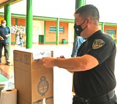 Foto de la galería: Compromiso y acompañamiento ciudadado en la jornada electoral en Posadas
