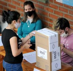 Foto de la galería: Compromiso y acompañamiento ciudadado en la jornada electoral en Posadas