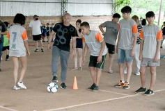 Foto de la galería: Clemente Rodríguez y Rolfi Montenegro presentes en la Clínica de Fútbol de la EBY en Posadas