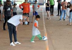 Foto de la galería: Clemente Rodríguez y Rolfi Montenegro presentes en la Clínica de Fútbol de la EBY en Posadas