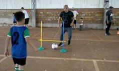 Foto de la galería: Clemente Rodríguez y Rolfi Montenegro presentes en la Clínica de Fútbol de la EBY en Posadas