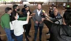 Foto de la galería: Clemente Rodríguez y Rolfi Montenegro presentes en la Clínica de Fútbol de la EBY en Posadas